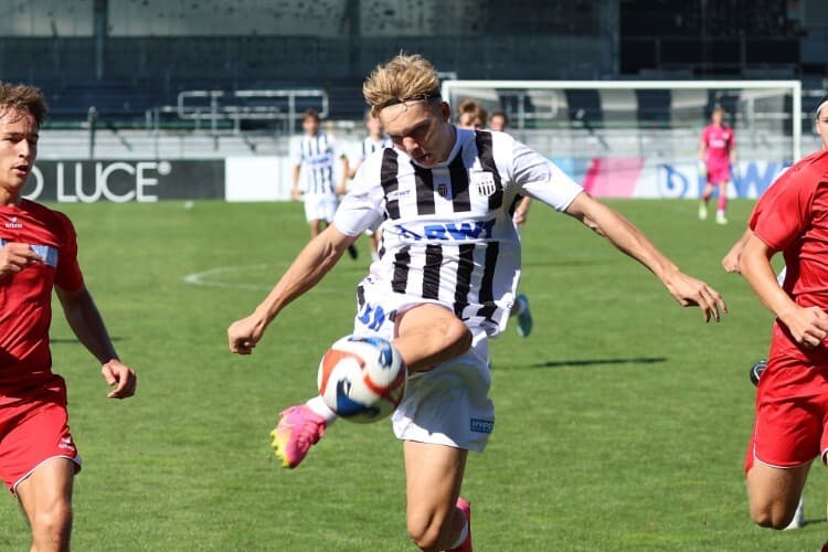 Header AKA vs Bgld 1