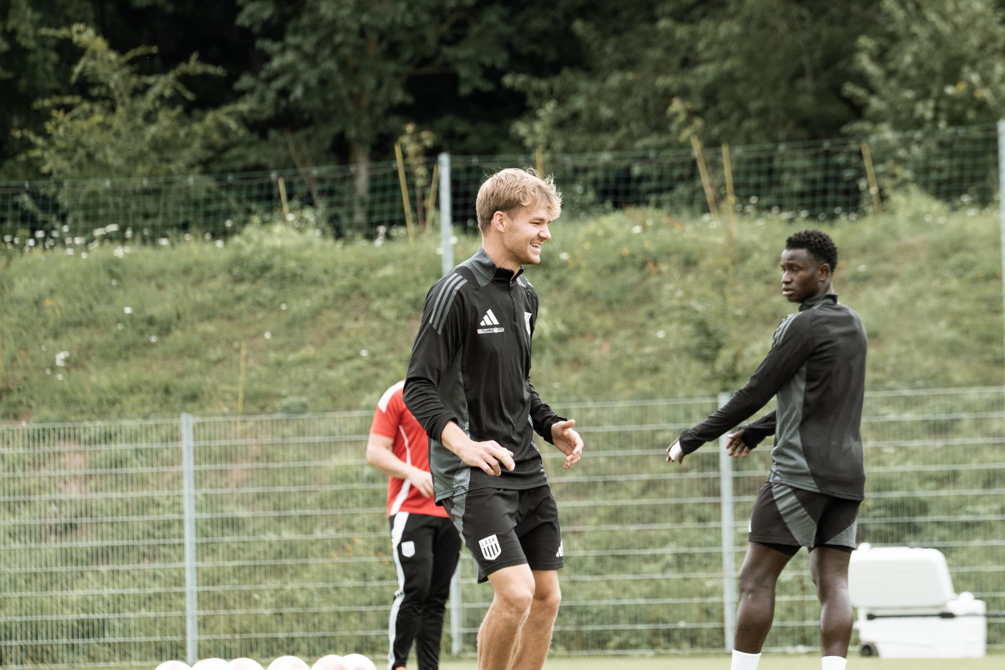 Zeitungsartikel Foto neu3 09089