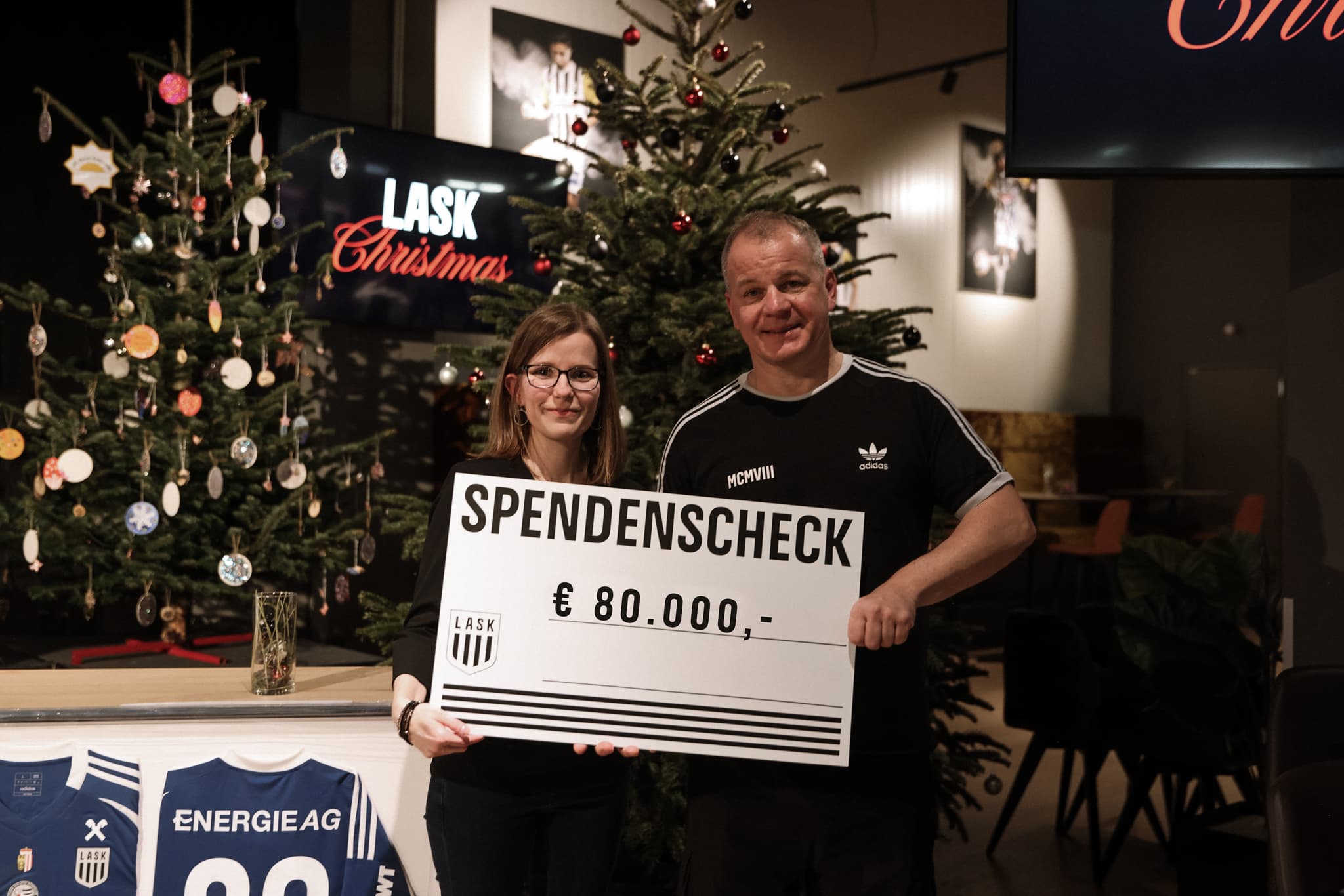 Spendenscheck Übergabe 2